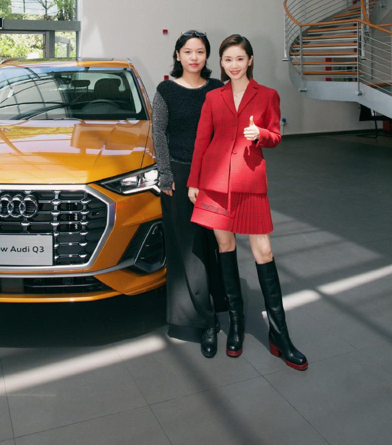 王子文一身中国红秀“竹竿腿”，短发搭配显高10cm，信你只有80斤