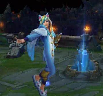 lol:睡衣派对放大10倍后,索拉卡也太大了吧,图一要上位?