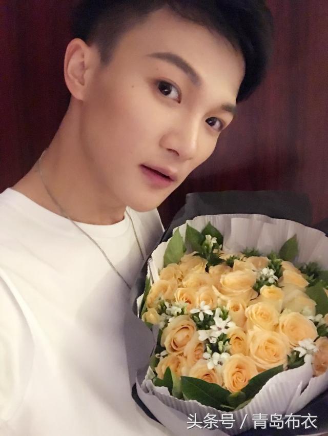 周深,中国好声音成绩平平,导师那英后悔了,后来