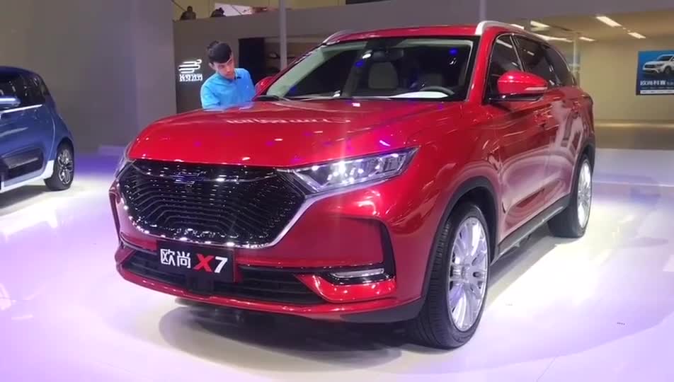 大潘带你看上海车展，欧尚首款紧凑型SUV—欧尚X7