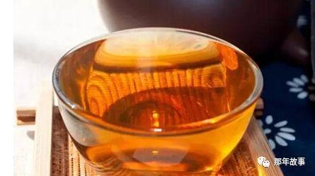如何从茶汤颜色判断普洱茶的发酵程度？