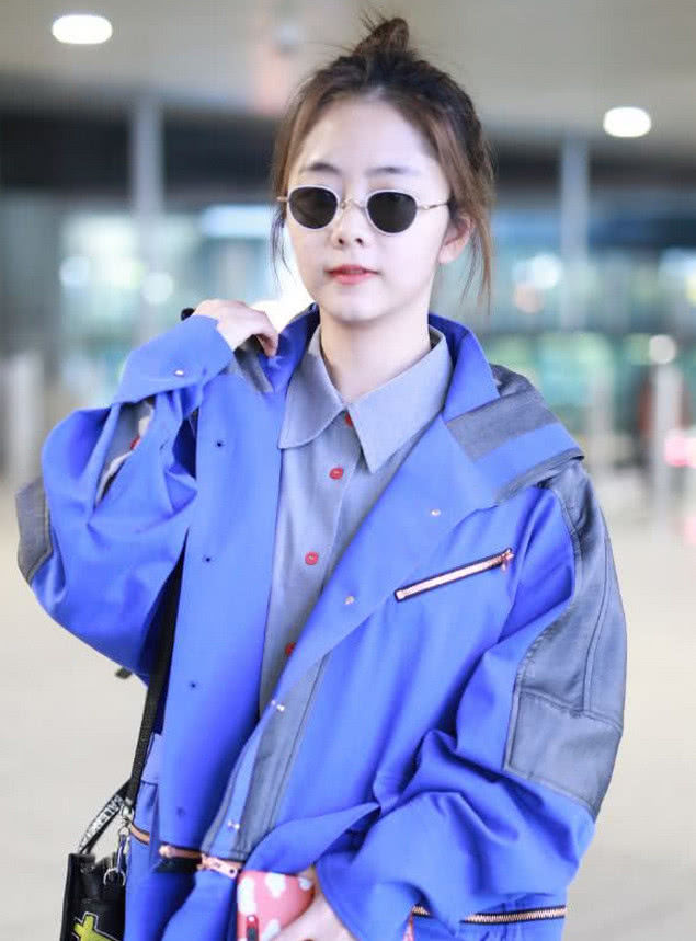 谭松韵风衣_谭松韵可爱照片