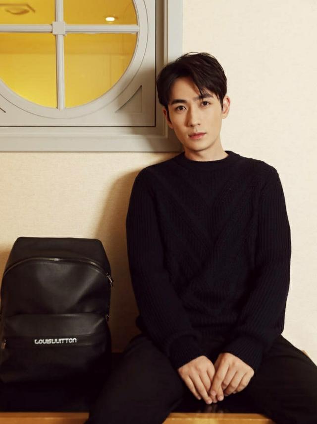 朱一龙巴黎时装秀光速走红毯 试装硬照帅气十