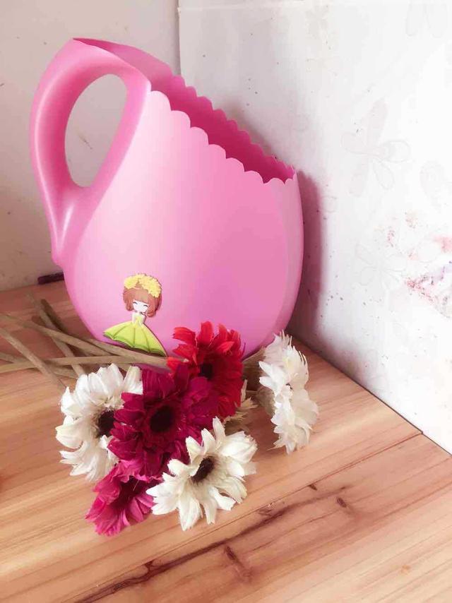 洗衣液桶不要再扔了,用来做花盆特别的好,