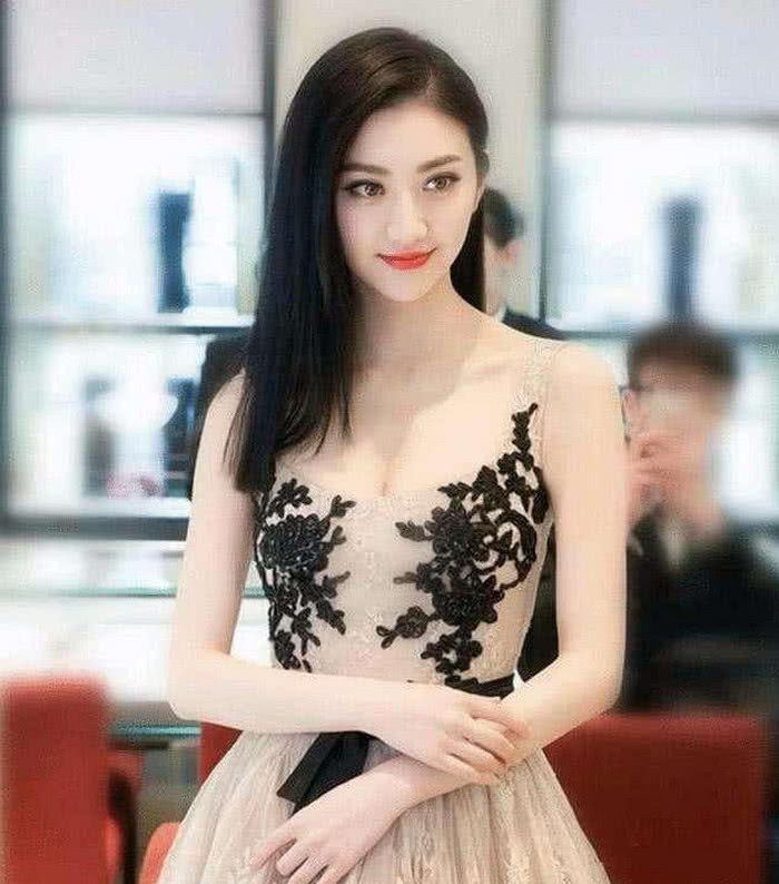 30岁的景甜遇见31岁的张曦予网友没有对比就没有伤害