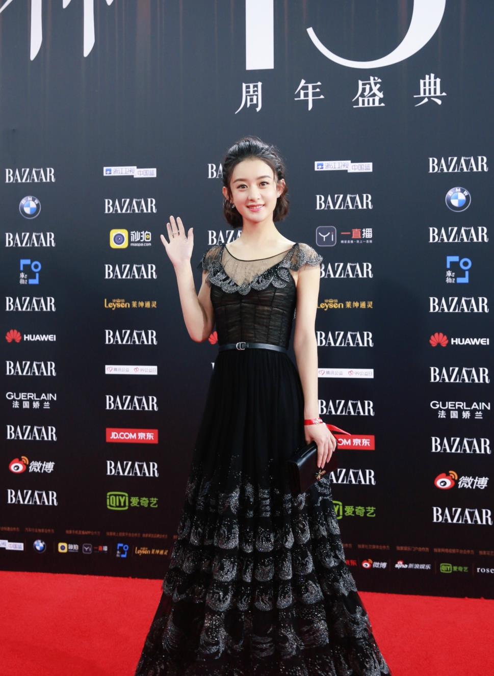 早期赵丽颖穿"黑天鹅"礼服惊艳亮相,艳压群芳!