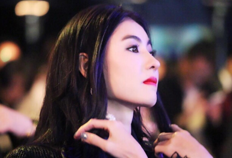 混血儿张榕容，混血儿杨颖，混血儿张柏芝，都输给了混血的她
