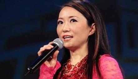 因一首歌红了30年,一生不要孩子,今51岁和24岁