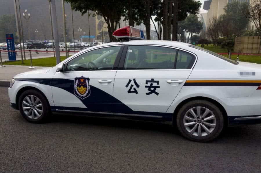 同样是警车,为什么有的喷印