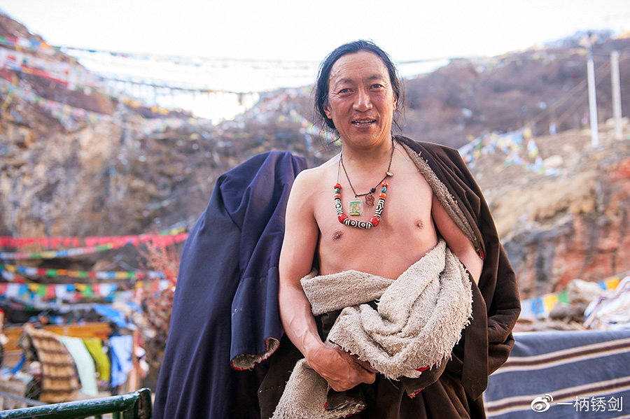 海拔4600米的世界第一熱泉，當?shù)厝嗽眩鈦碛慰蛥s不敢泡