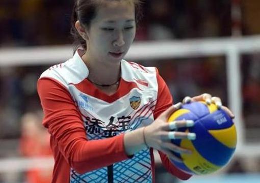 北京天津排球联赛放大招:俩男球员换一名女球