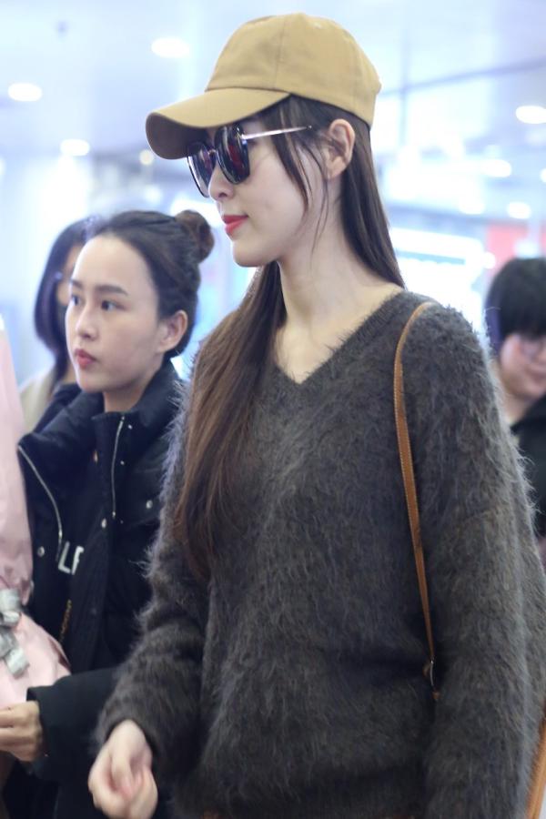 唐嫣甜蜜蜜现身,爱情的酸臭味,真是让人猝不及防