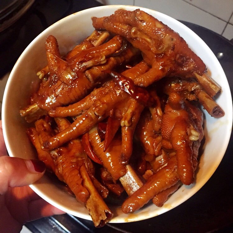 麻辣卤鸡爪,酱烧鸭,茄子和蛤蜊的做法
