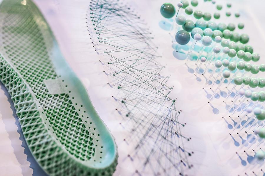 把一双adidas AlphaEDGE 4D打印出来, 到底需要多少时间?