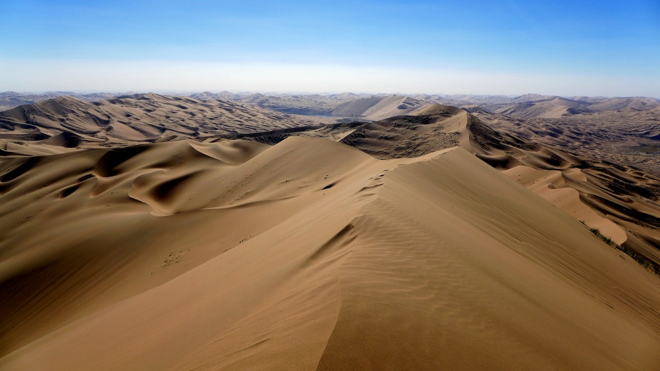 中国"沙漠珠峰"在这片茫茫大漠中,其比撒哈拉最高点还