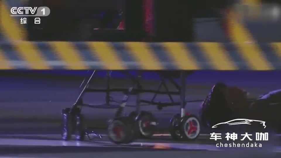 只因大货“内轮差”，电动车车轮下死里逃生！