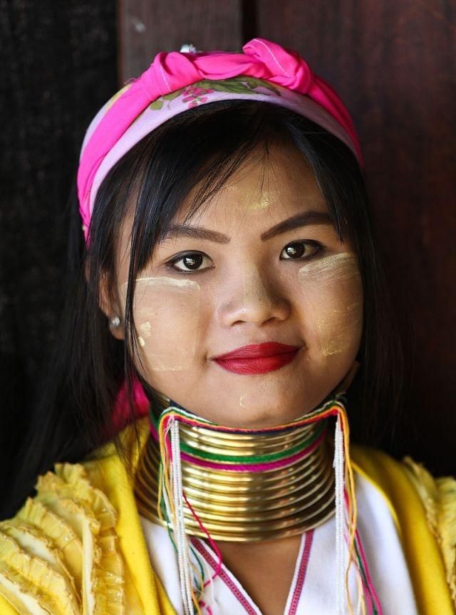 奇葩!这个国家女人以脖子长为荣,最长达70厘米,佩戴特殊首饰