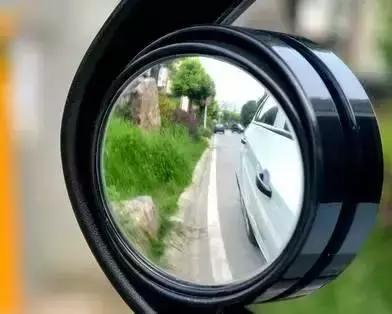 车辆后视镜小圆镜有什么功效，到底值不值得安装？