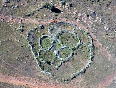 火星城市?NASA发布怪异陨石坑里“蜂巢状”迷宫的影像