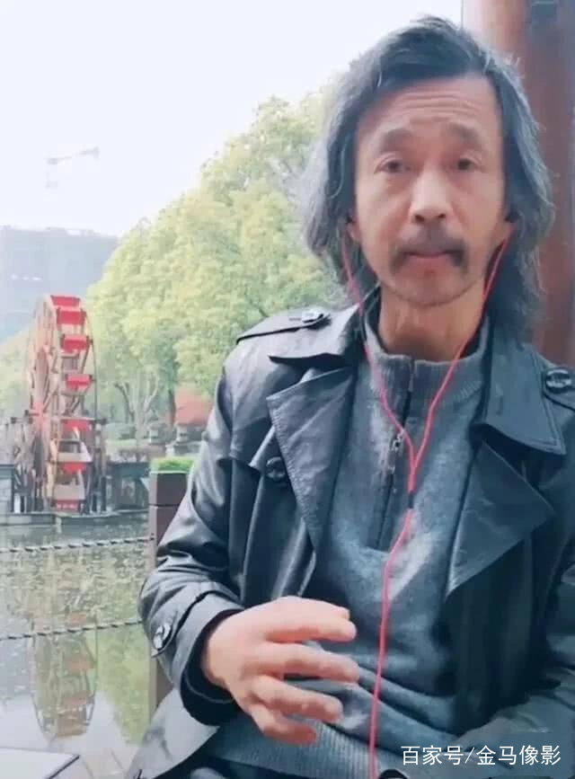 流浪大师沈巍登上央视《新闻周刊》,白岩松六