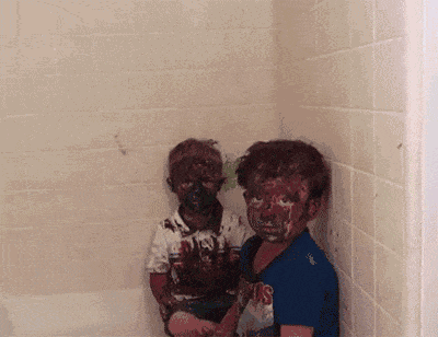 ▼ 所以嘛,熊孩子突然安静下来,一定有这三个原因: 1,准备干坏事 2