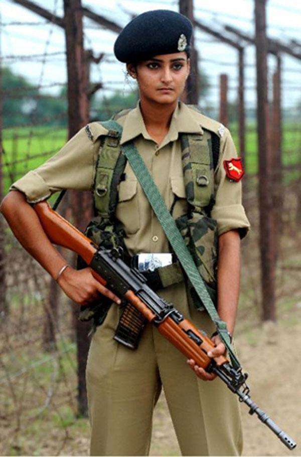 世界各国女兵对比: 俄罗斯女兵最美 印度女兵最惨