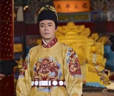 “清朝无昏君，明朝都是昏君”——清朝的皇帝赢在哪里？