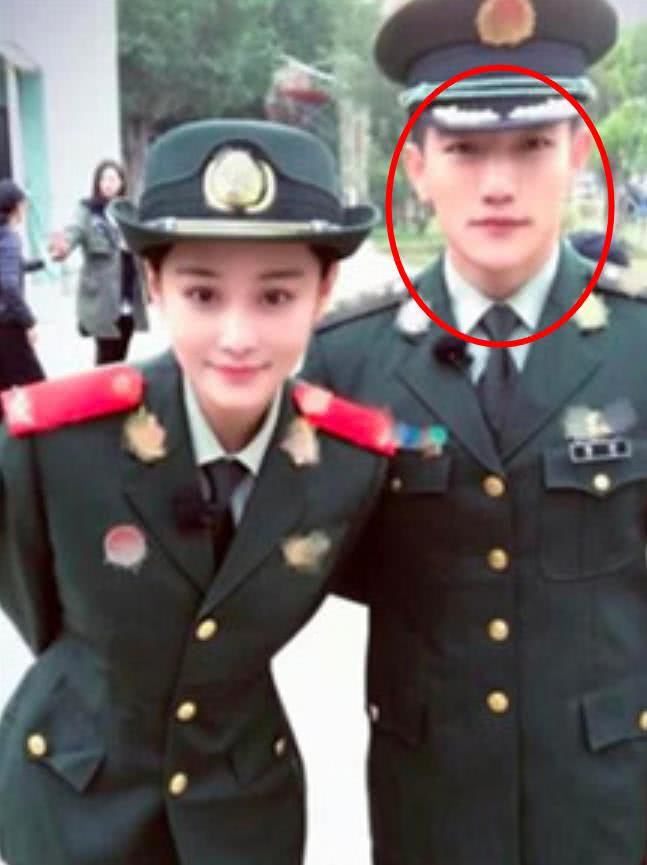 如今张馨予和何捷已经领了红本本,两人成为了令人羡慕的一对小夫妻
