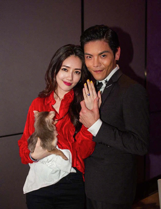 向太晒出向佐郭碧婷订婚现场照,疑似暗示女方