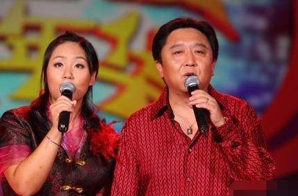 49岁于谦近照，老婆貌美如花迷死人，儿子的颜值却一言难尽