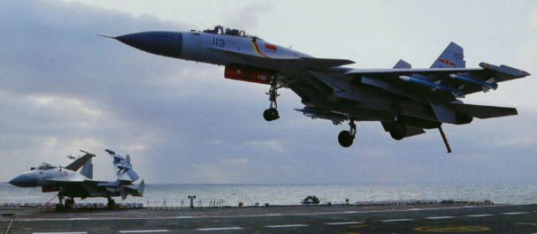 歼十五战斗机比F14熊猫战斗机厉害么?答案是