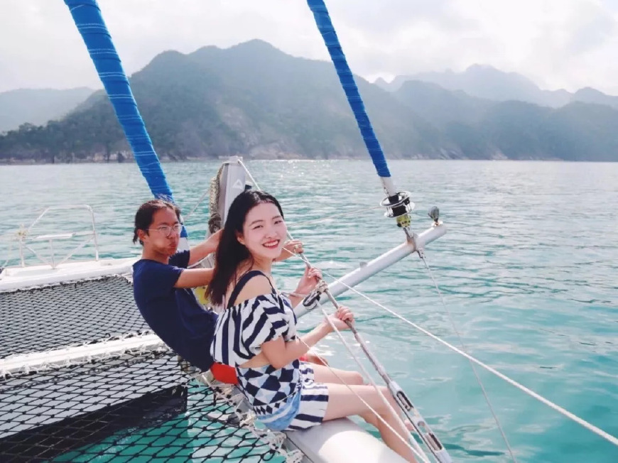 路上相爱,大学生子,没车没房,环游63国…这是一