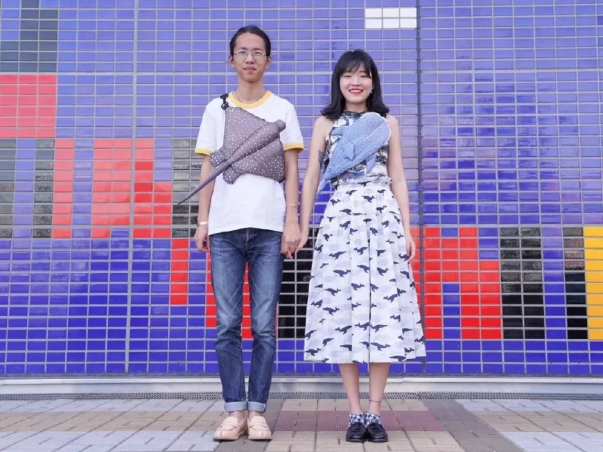 路上相爱,大学生子,没车没房,环游63国…这是一