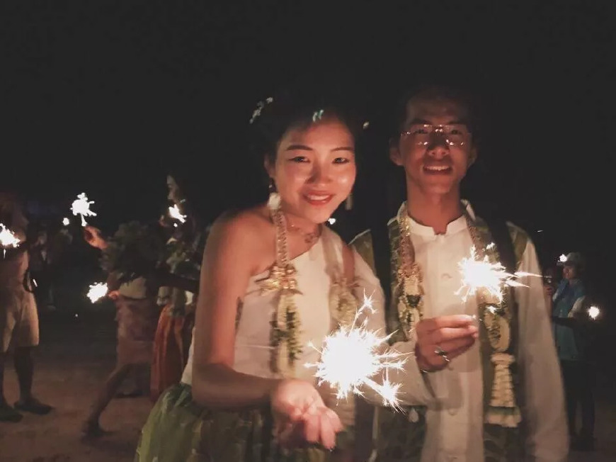 路上相爱,大学生子,没车没房,环游63国…这是一