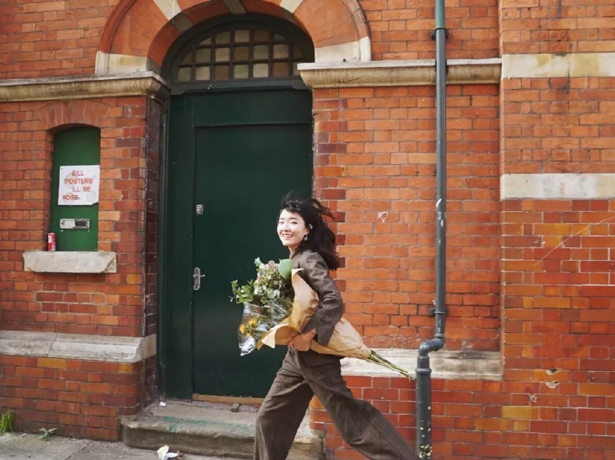 路上相爱,大学生子,没车没房,环游63国…这是一