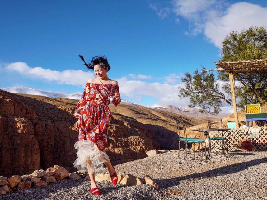 路上相爱,大学生子,没车没房,环游63国…这是一