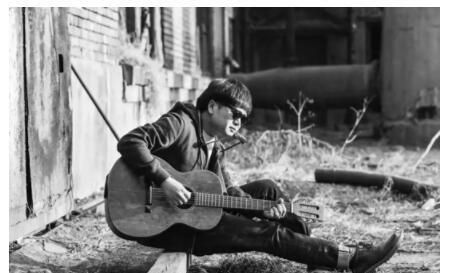 最近贰佰的《玫瑰》又火了，真是既好听又让人心碎!