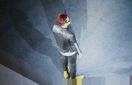 明星鞋码比拼 吴亦凡穿46码 林志玲穿44码 赵丽