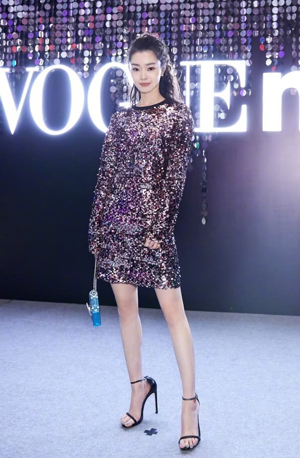 宋铁这么想红?出席活动穿成夜店女郎,网友:刚