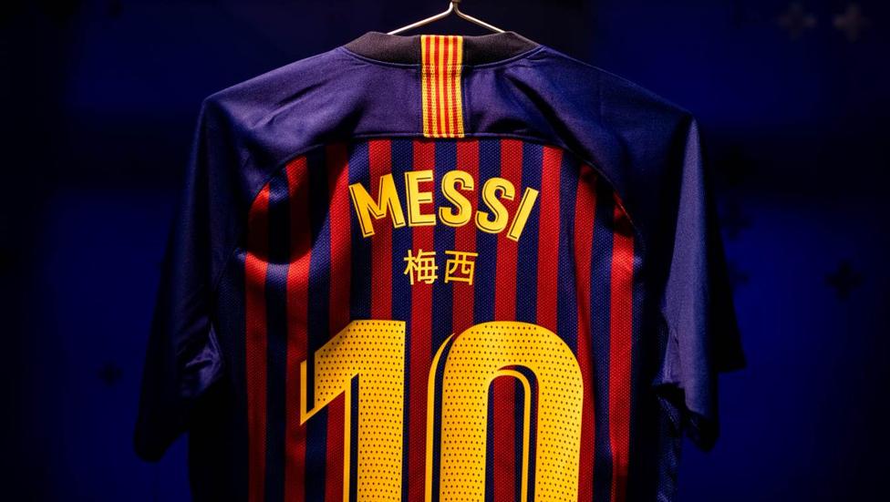 梅西为啥没穿中文球衣?巴萨竟现低级失误,错把