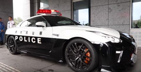 日本警察收编“东瀛战神”跑车 时速超300公里
