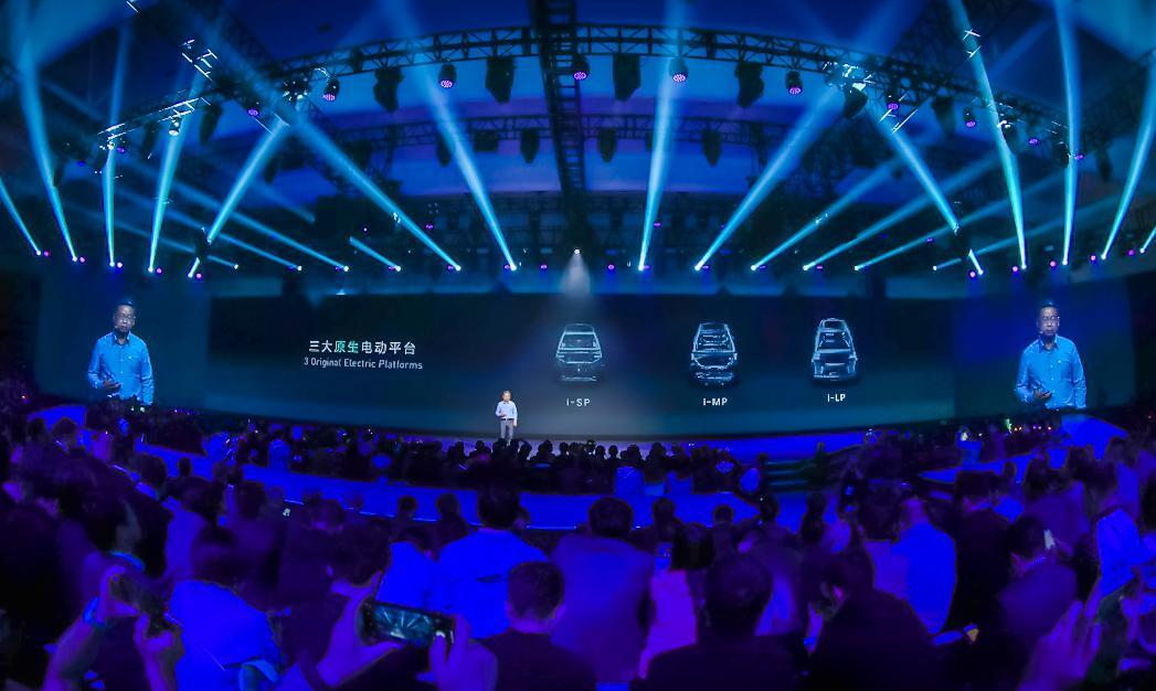 轴距3.01米,续航700+公里,特斯拉你不尴尬吗?