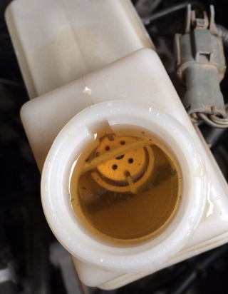 汽车保养就只是换机油？老司机：这4个零件不换等于白保养！