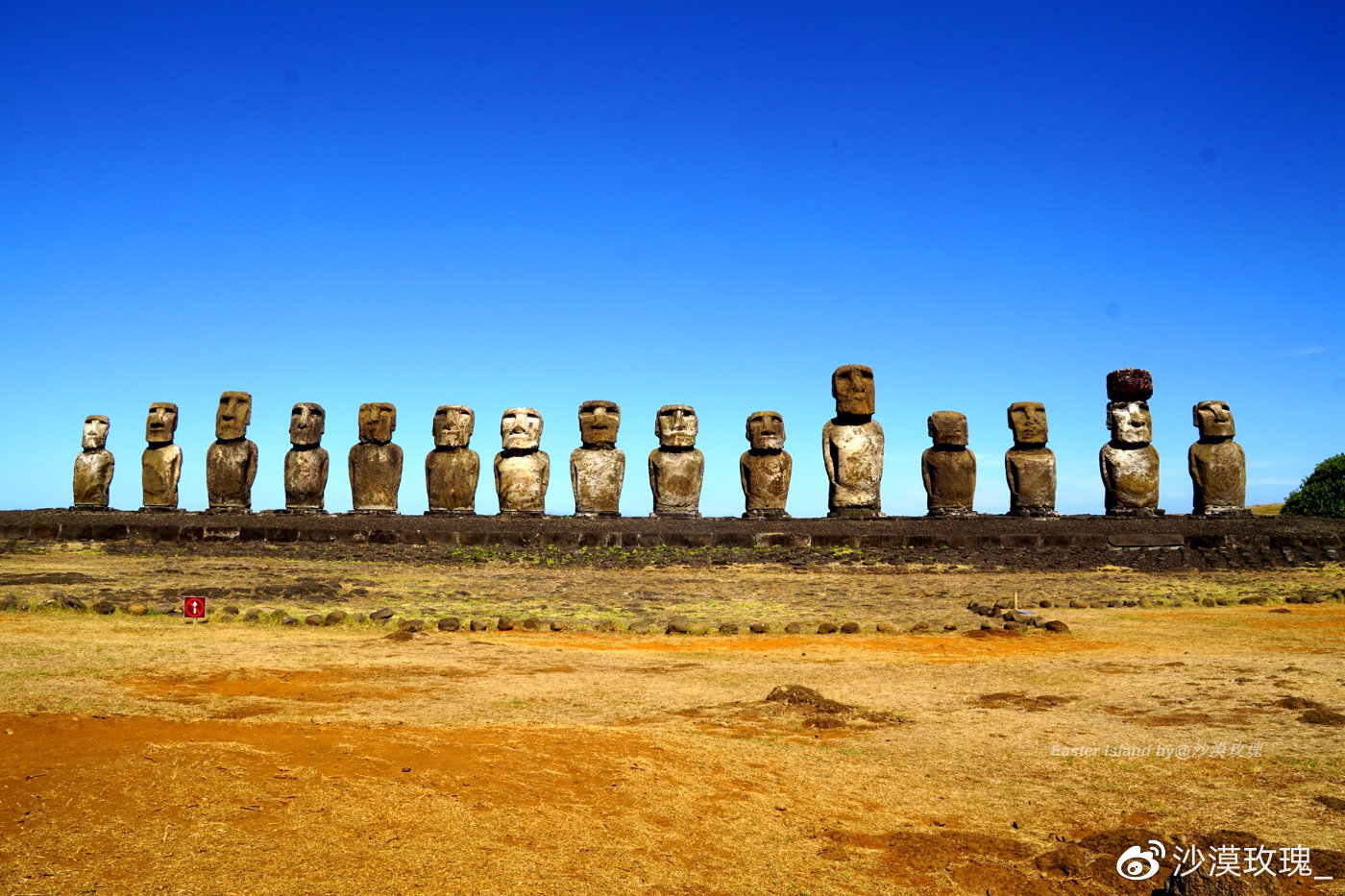 世界上最孤独的“男子天团”，15尊石像见证神秘岛屿的轮回