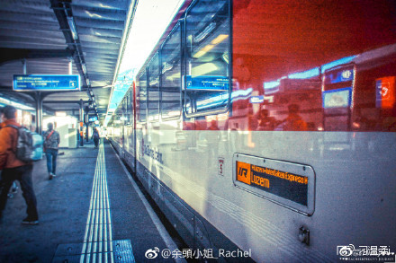 去瑞士旅行 乘坐金色山口列車