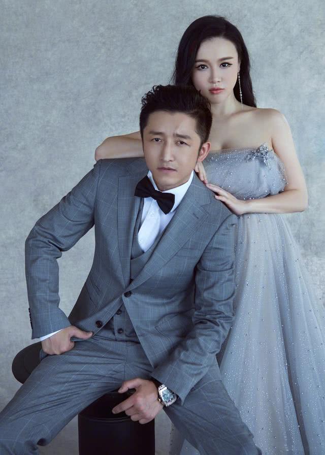 冉莹颖晒孕期写真,即将迎来三胎,邹市明靠在老婆孕肚上画面温馨