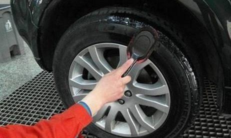 汽车做保养时，这3种服务都是“幌子”，不仅白花钱，还伤车