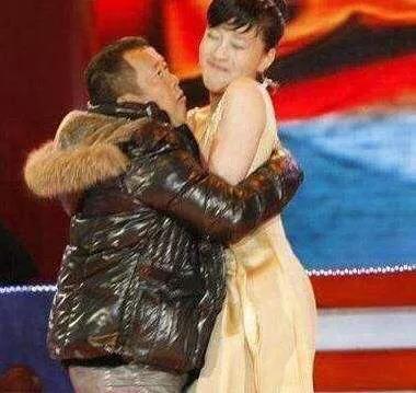 曾志伟四个儿女现状！曾宝仪44岁至今无人娶，老四最像父亲！