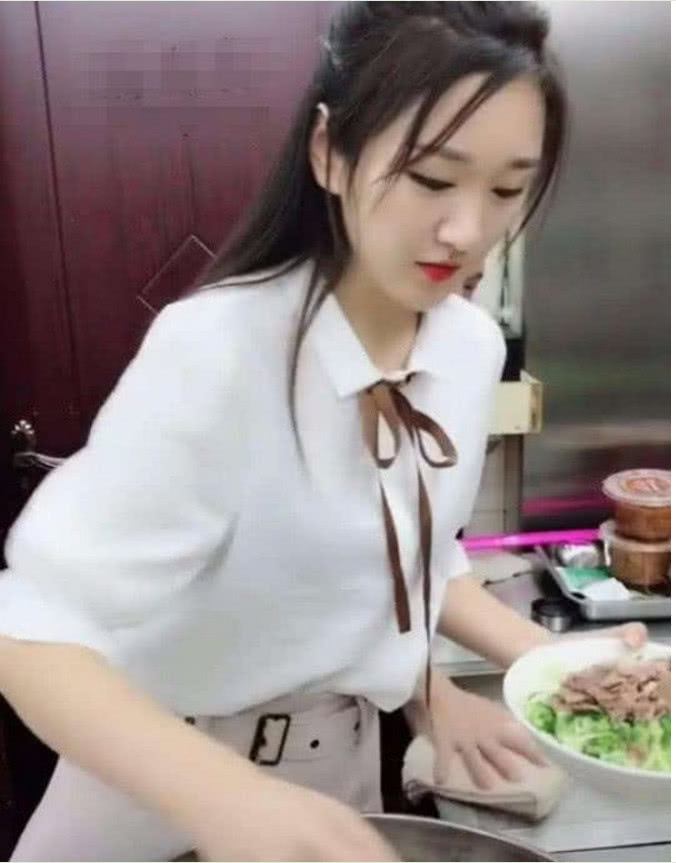 网红“拉面西施”被各大媒体点名批评，比水泥姐还要恶
