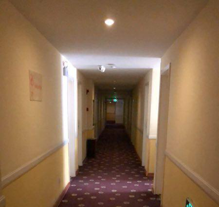 为什么住酒店，最好别住走廊尽头最后一间？原因很多人都不知